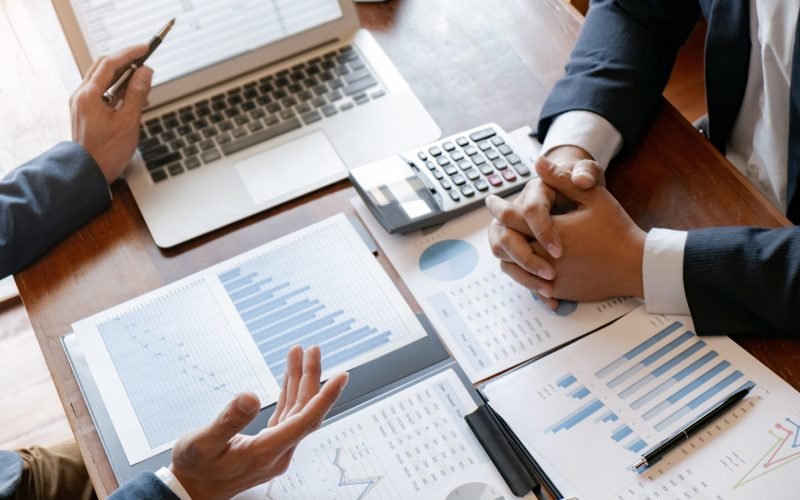 two-professionals-collaborate-analyzing-business-p-2026-01-11-09-20-21-utc